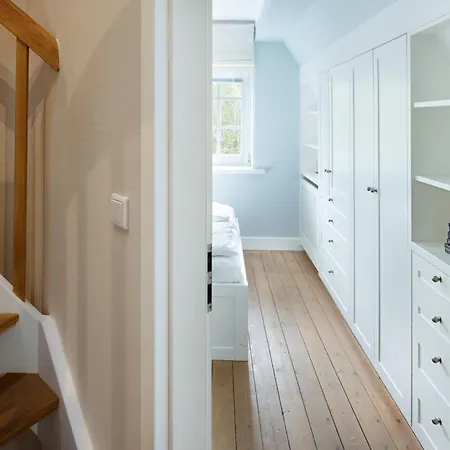 Holiday home Dock 6 *